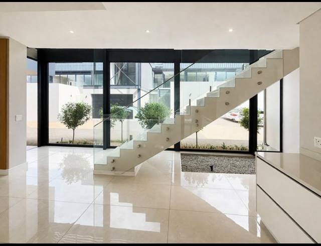 4 BEDROOM CLUSTER FOR SALE IN HOUGHTON